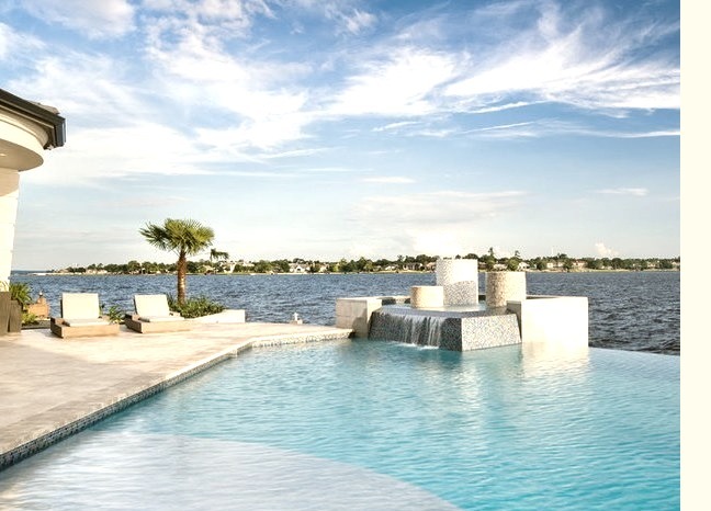 Huge beach style backyard custom-shaped infinity pool fountain photo